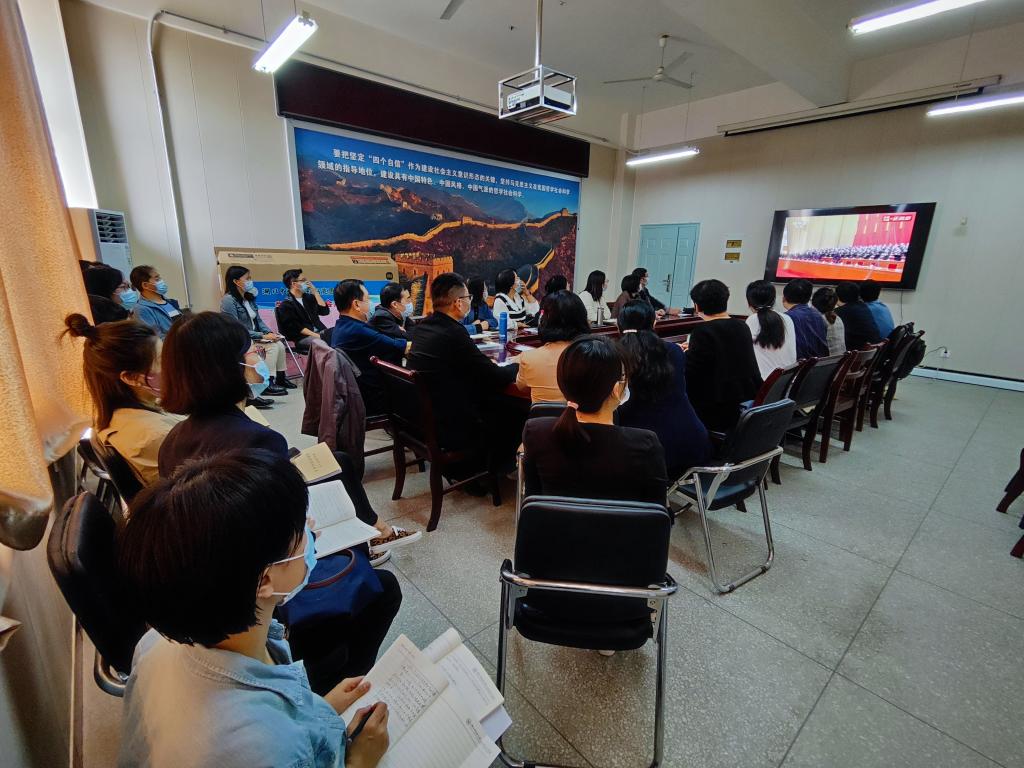 yl8cc永利线路检测中心全体教职工观看党的二十大开幕式